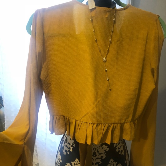 LF store convertible crop top! - Picture 3 of 8